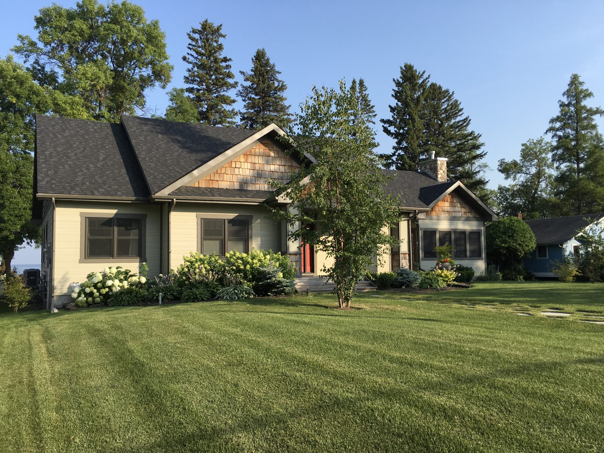 Cottage on Lake Winnipeg Stefan Homes